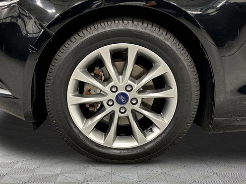 Used 2017 Ford Fusion SE w/ Fusion SE Technology Package FWD image 34