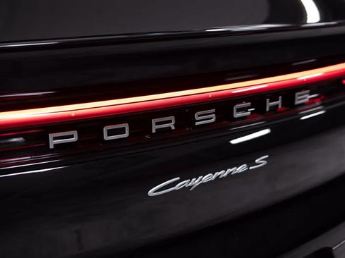 Certified 2026 Porsche Cayenne S AWD/4WD image 19