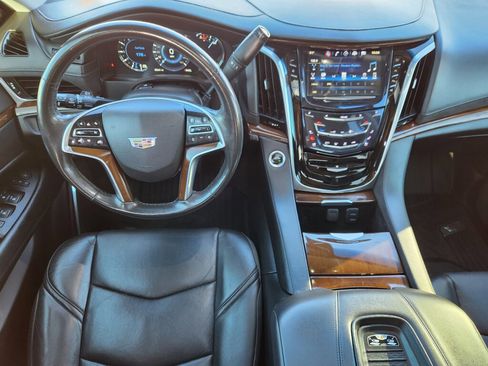 Used 2020 Cadillac Escalade Premium Luxury image 11