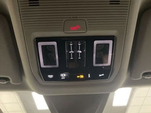 Certified 2025 Volkswagen Atlas SE image 25