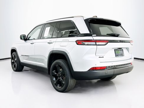 Used 2023 Jeep Grand Cherokee Altitude AWD/4WD image 5