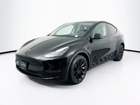 Used 2022 Tesla Model Y Long Range AWD/4WD image 3