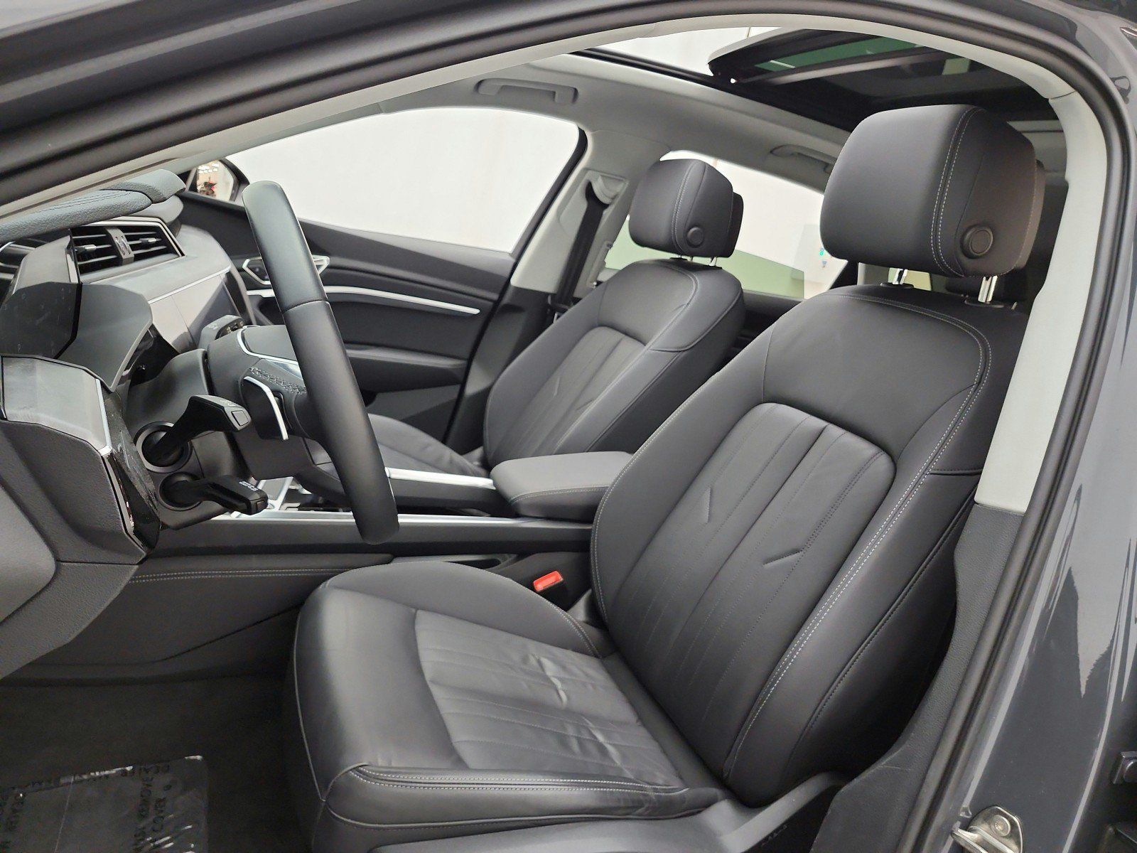 Used 2024 Audi Q8 e-tron Premium AWD/4WD image 10