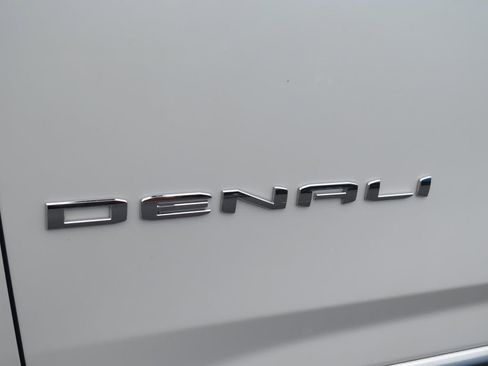 Used 2025 GMC Yukon Denali AWD/4WD image 8