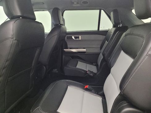 Used 2022 Ford Explorer XLT w/ Equipment Group 202A image 18