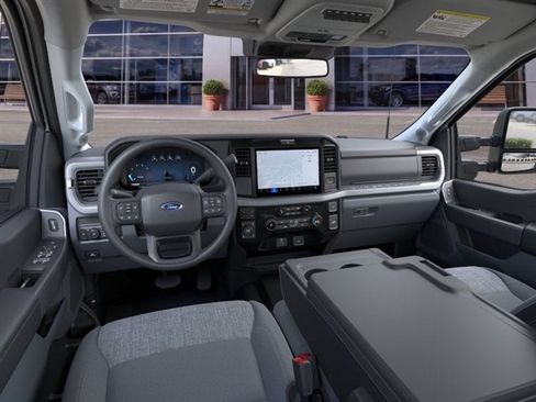 New 2026 Ford F250 XLT w/ XLT Premium Package AWD/4WD image 9