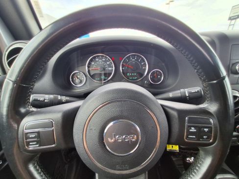Used 2018 Jeep Wrangler Sport AWD/4WD image 13