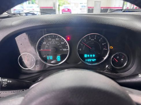 Used 2015 Jeep Wrangler Unlimited Rubicon w/ Connectivity Group AWD/4WD image 22