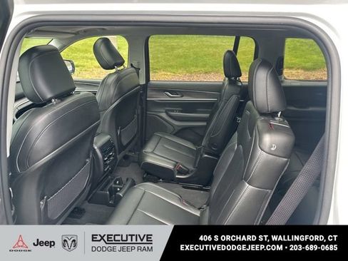 Used 2023 Jeep Grand Cherokee L Limited AWD/4WD image 10