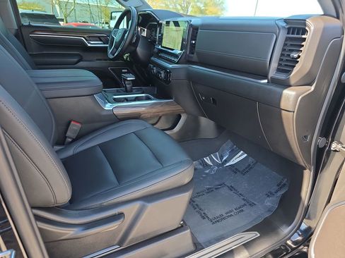 Used 2025 Chevrolet Silverado 1500 RST AWD/4WD image 32