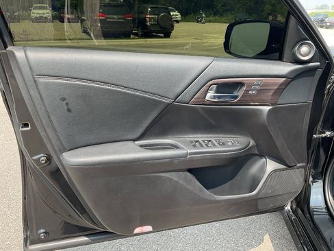 Used 2016 Honda Accord Touring image 30