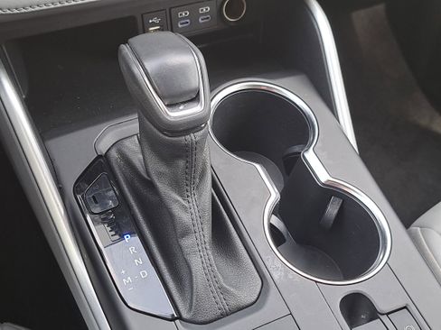 Used 2022 Toyota Highlander XLE image 27