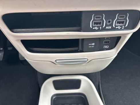 Used 2022 Chrysler Pacifica Touring-L FWD image 39