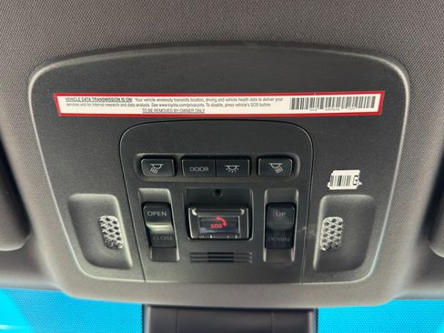 Used 2021 Toyota Avalon XSE image 32