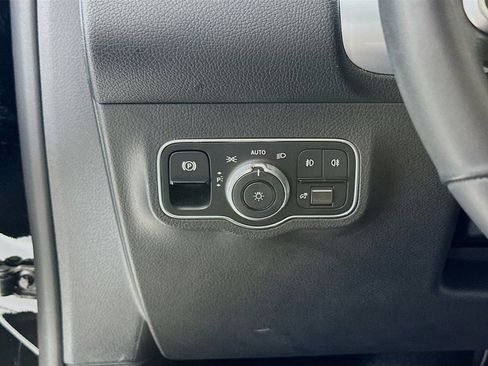 Used 2023 Mercedes-Benz GLB 250 image 11