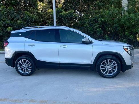 Used 2022 GMC Terrain SLT image 8