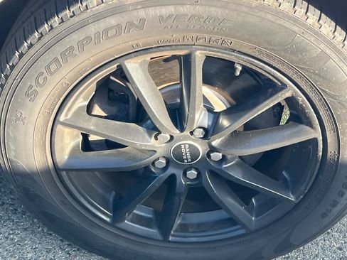 Used 2017 Land Rover Range Rover Sport SE AWD/4WD image 15