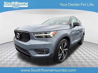 Used 2022 Volvo XC40 T5 R-Design w/ Advanced Package