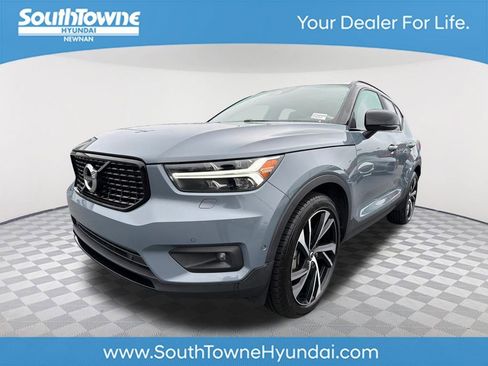 Used 2022 Volvo XC40 T5 R-Design w/ Advanced Package image 1
