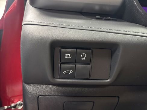Used 2023 Toyota Highlander LE FWD image 16