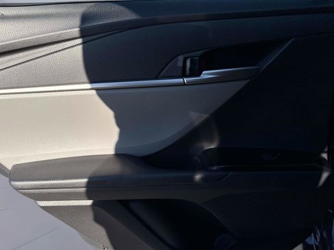 Used 2025 Toyota Camry LE image 12