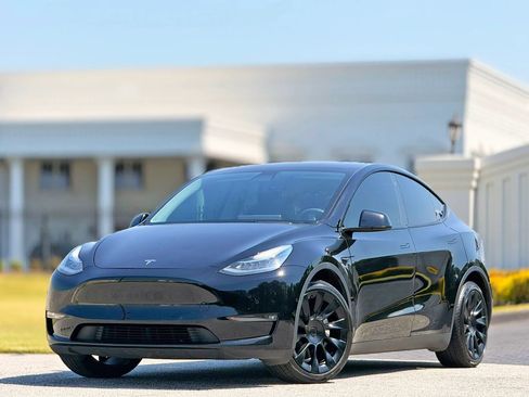 Used 2021 Tesla Model Y Long Range AWD/4WD image 2