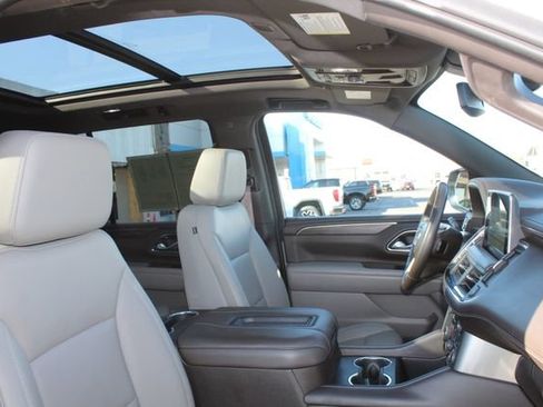 Used 2022 Chevrolet Tahoe LT w/ Luxury Package AWD/4WD image 17