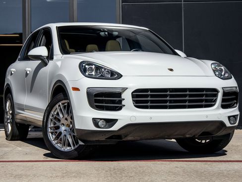 Used 2017 Porsche Cayenne S image 6