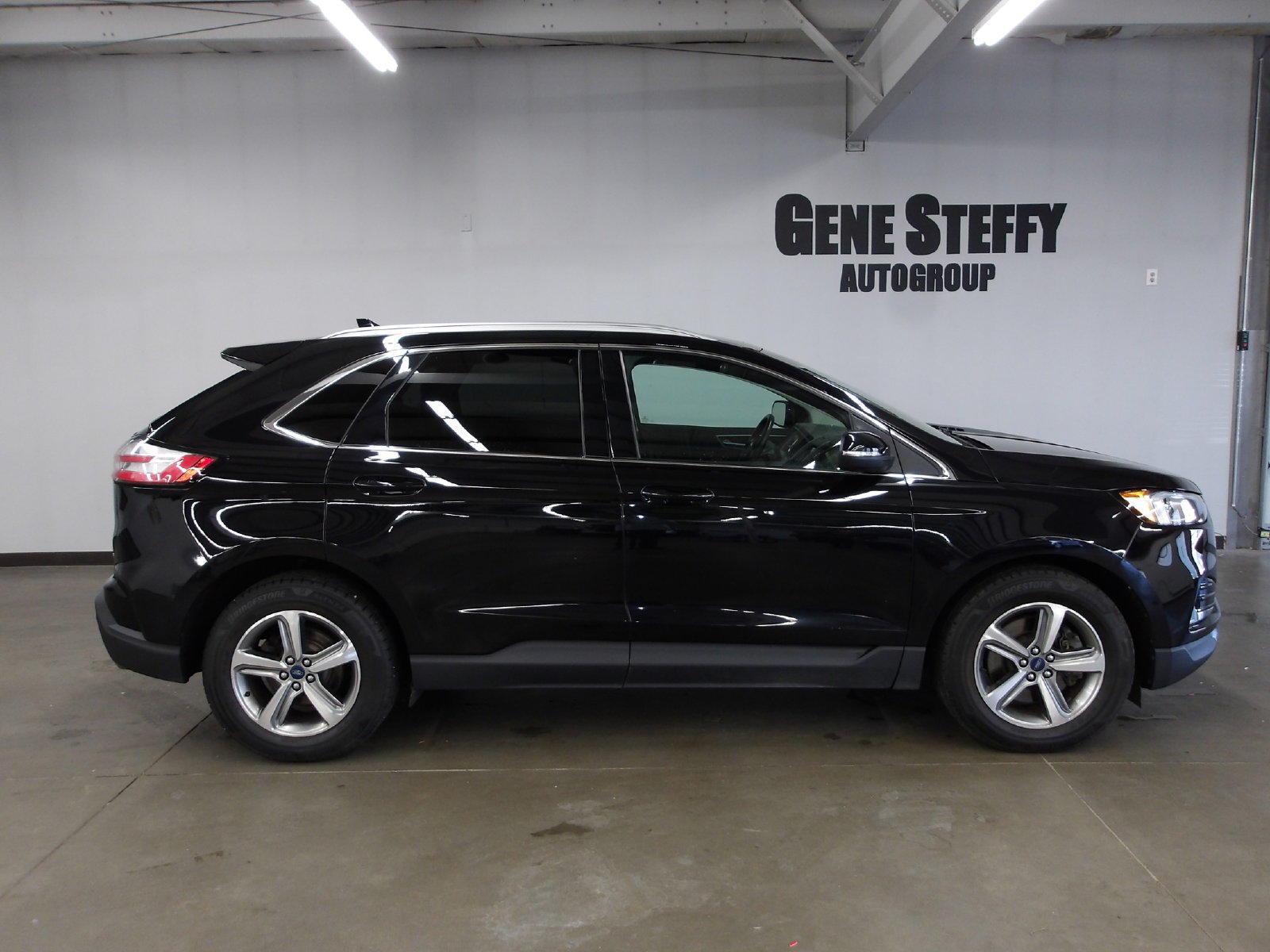 Used 2019 Ford Edge SEL w/ Equipment Group 201A AWD/4WD image 3