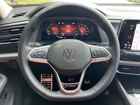 New 2025 Volkswagen Atlas Peak Edition SE image 14
