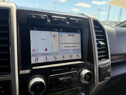 Used 2019 Ford F150 Lariat w/ Equipment Group 502A Luxury AWD/4WD image 40