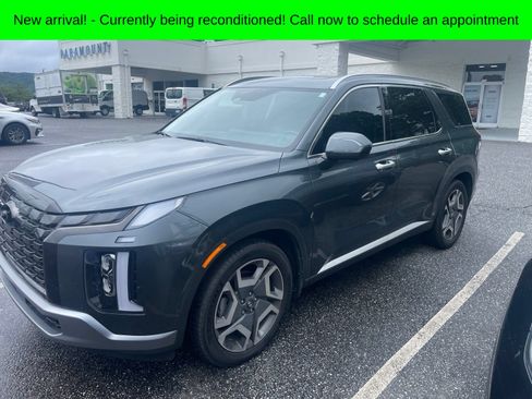 Used 2023 Hyundai Palisade SEL FWD image 3