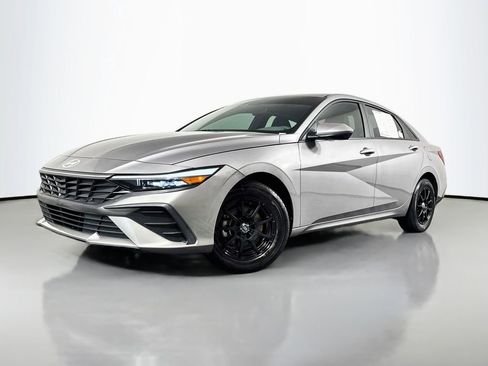 Used 2024 Hyundai Elantra SE FWD image 1