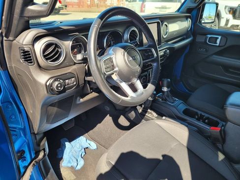 Used 2021 Jeep Gladiator Overland AWD/4WD image 14