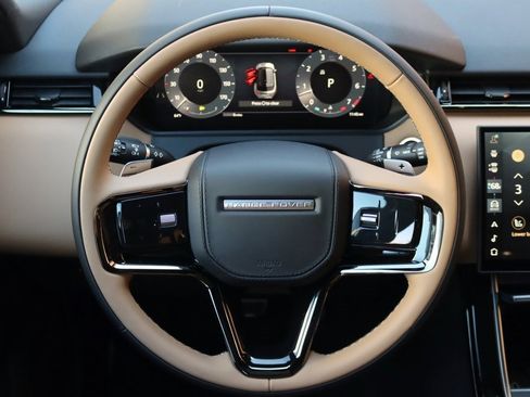 Used 2025 Land Rover Range Rover Velar Dynamic HSE image 17