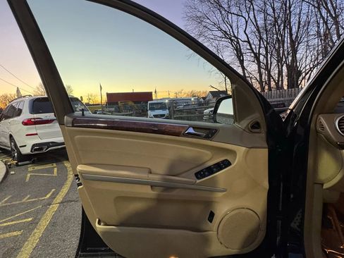 Used 2010 Mercedes-Benz GL 450 4MATIC image 9