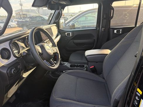 Used 2025 Jeep Wrangler Unlimited Sport AWD/4WD image 2