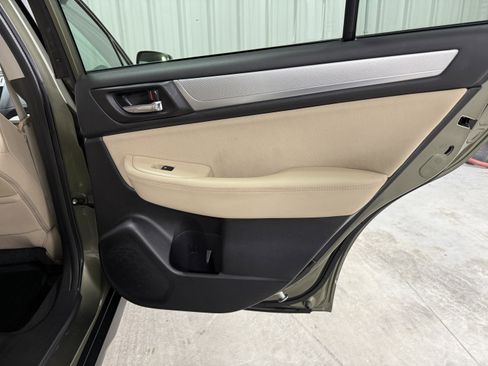 Used 2017 Subaru Outback 2.5i Premium image 12
