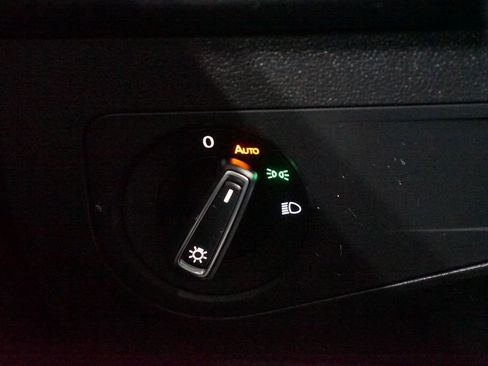 Used 2021 Volkswagen Tiguan SE image 22