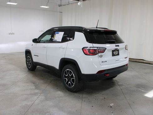 Used 2025 Jeep Compass Trailhawk image 7