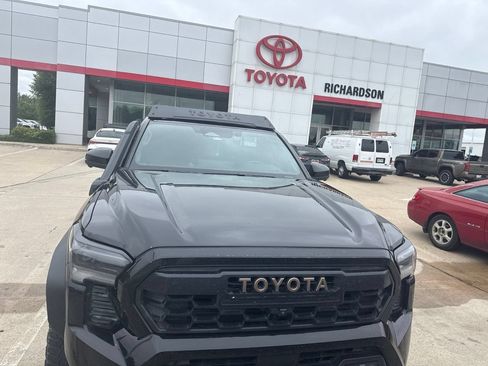 Used 2024 Toyota Tacoma 4x4 Double Cab Hybrid image 2
