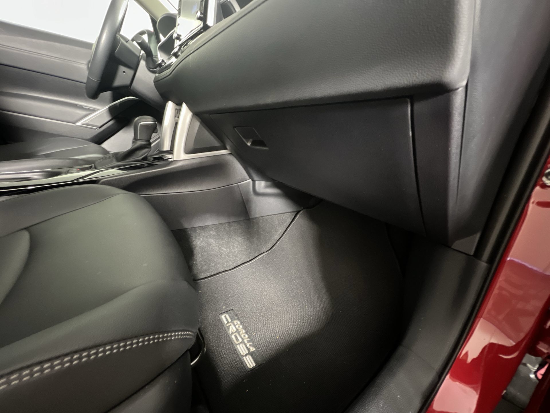 Used 2022 Toyota Corolla Cross XLE w/ Convenience Package FWD image 35