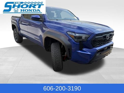Used 2025 Toyota Tacoma TRD Off-Road AWD/4WD image 3