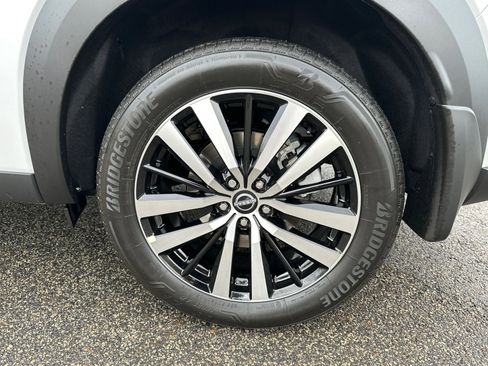 New 2025 Nissan Pathfinder Platinum w/ Cargo Package image 21