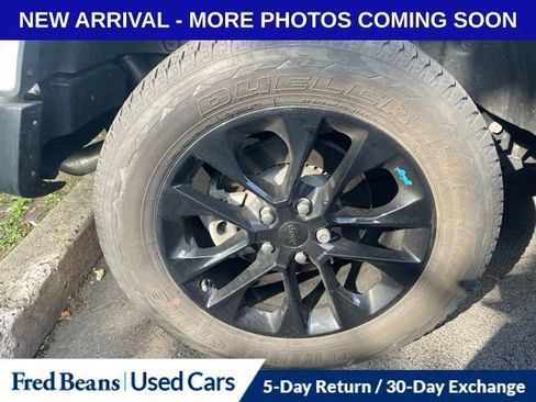 Used 2022 Jeep Wrangler Unlimited Sahara w/ Cold Weather Group AWD/4WD image 16