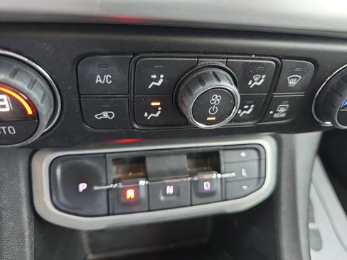 Used 2023 GMC Acadia SLT w/ Elevation Edition image 29