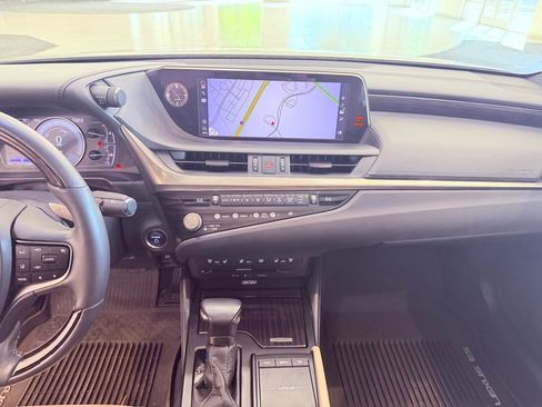 Certified 2021 Lexus ES 300h w/ Accessory Package FWD image 23