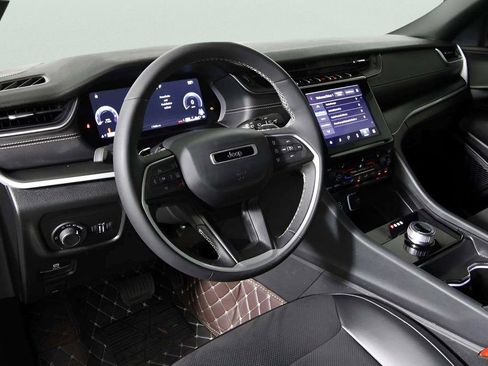 Used 2024 Jeep Grand Cherokee Altitude image 42