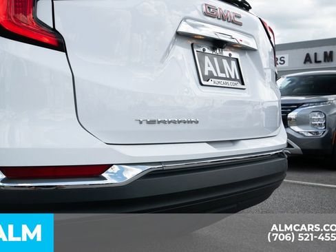 Used 2023 GMC Terrain SLT image 9