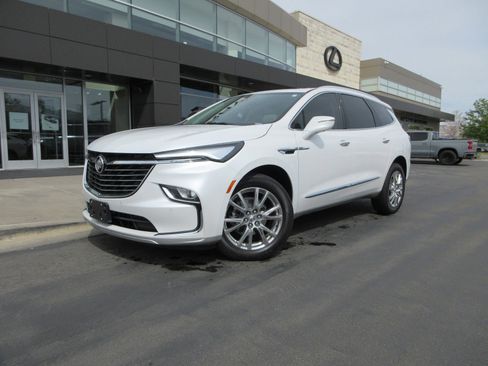 Used 2023 Buick Enclave Premium w/ Experience Buick Package image 1